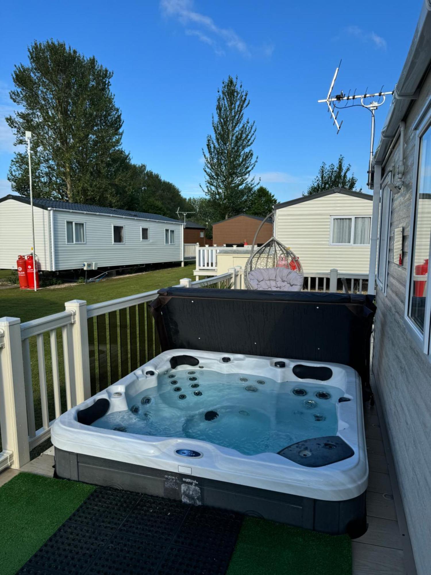 Hot Tub Retreat At Tattershall Lakes Kültér fotó